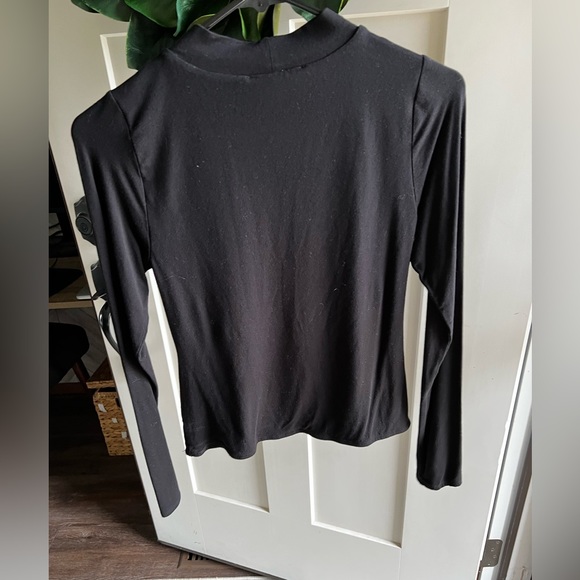 GOOD AMERICAN Black Keyhole Cutout Long Sleeve Top | 2 - Picture 4 of 5